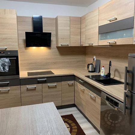 Apartmanovy Dom Magda Vrbov Ngoại thất bức ảnh