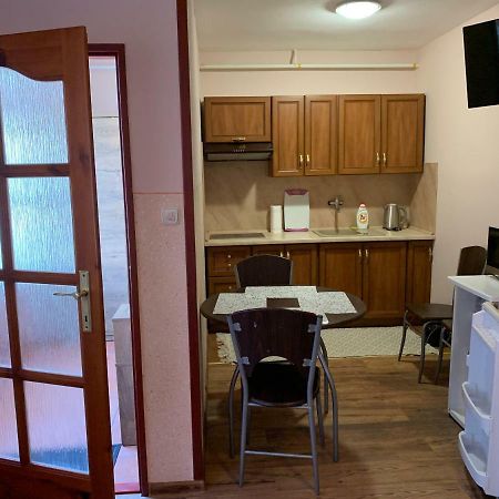 Apartmanovy Dom Magda Vrbov Ngoại thất bức ảnh