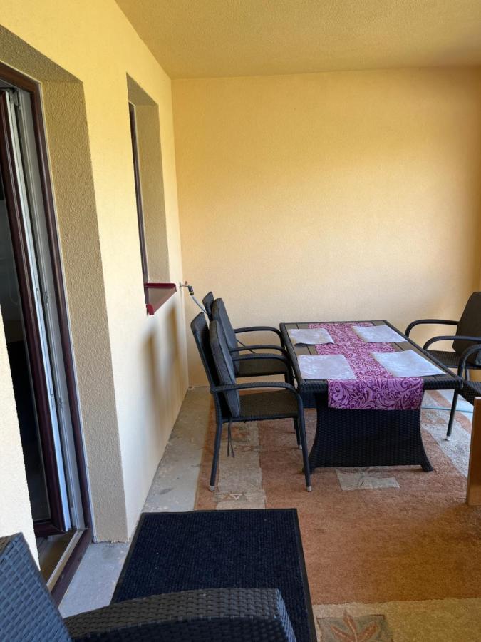 Apartmanovy Dom Magda Vrbov Ngoại thất bức ảnh
