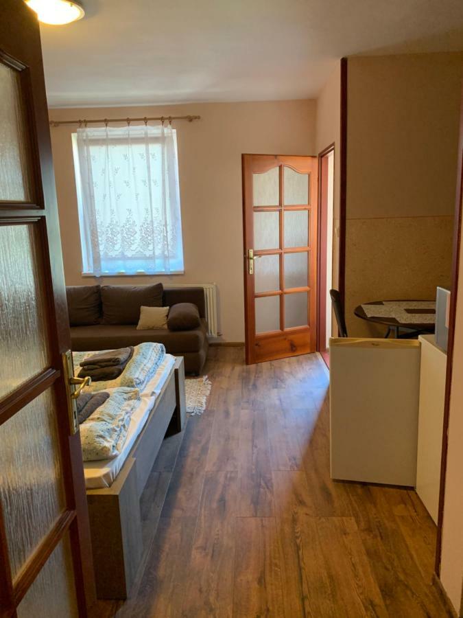 Apartmanovy Dom Magda Vrbov Ngoại thất bức ảnh