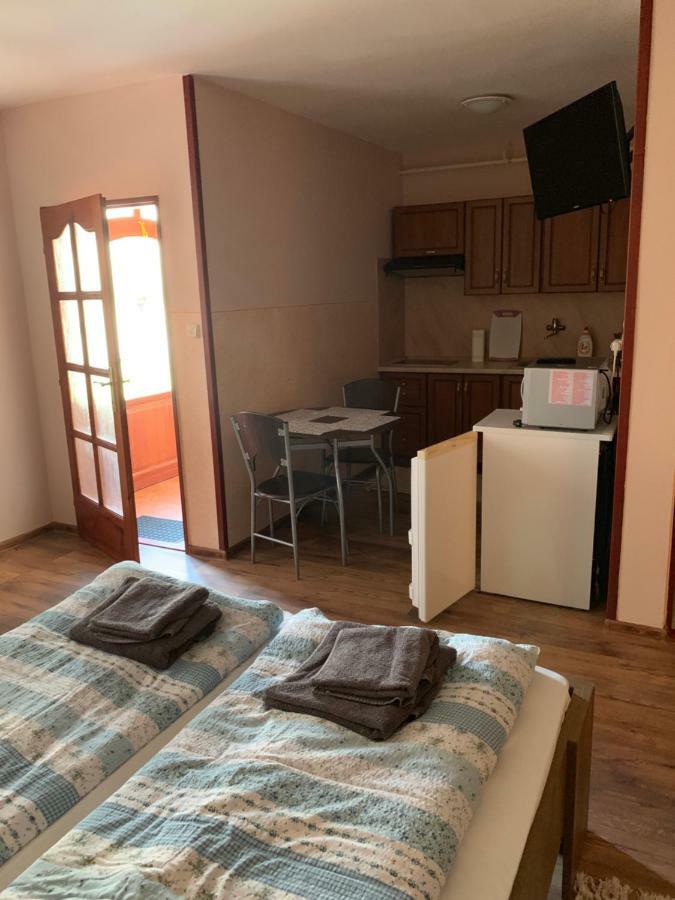 Apartmanovy Dom Magda Vrbov Ngoại thất bức ảnh