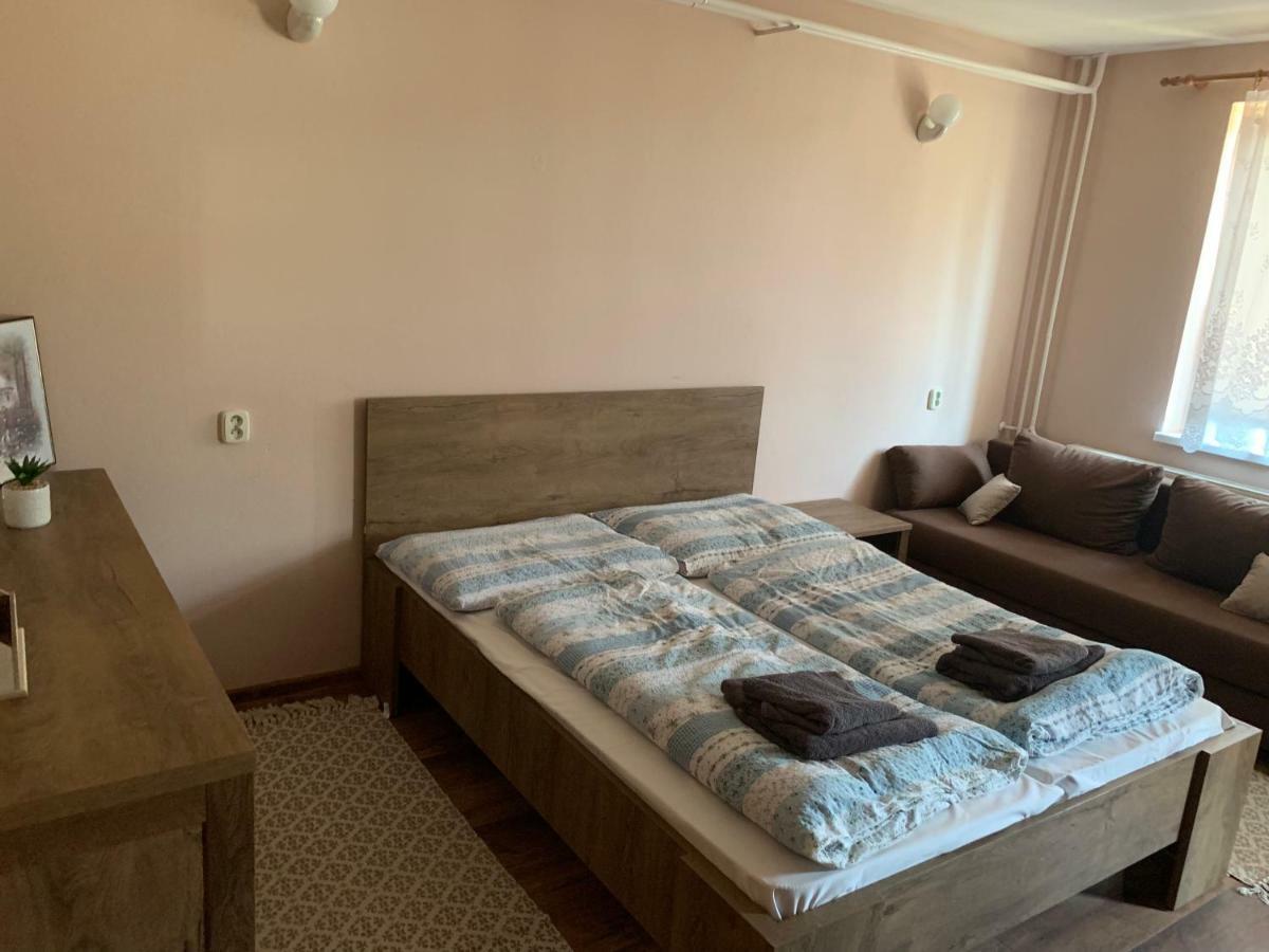 Apartmanovy Dom Magda Vrbov Ngoại thất bức ảnh
