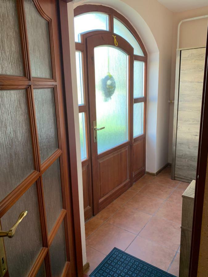 Apartmanovy Dom Magda Vrbov Ngoại thất bức ảnh