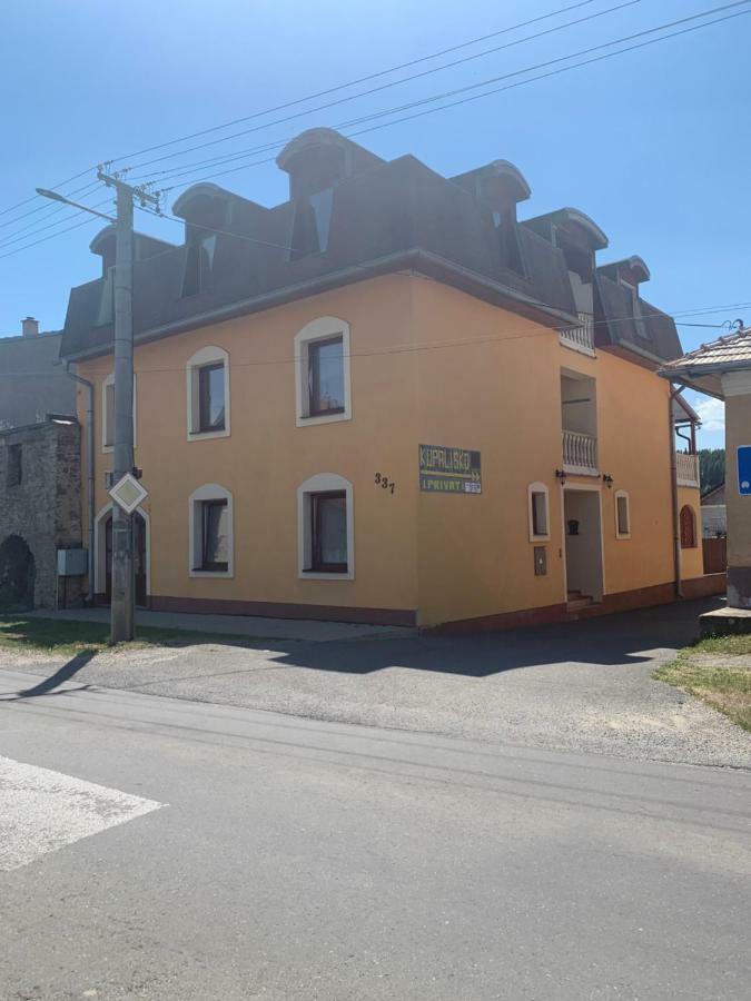 Apartmanovy Dom Magda Vrbov Ngoại thất bức ảnh